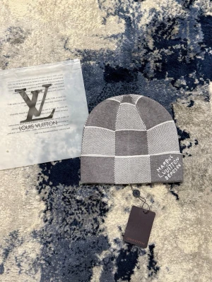 Grå lv mössa - Som ny. Perfekt till vintern!