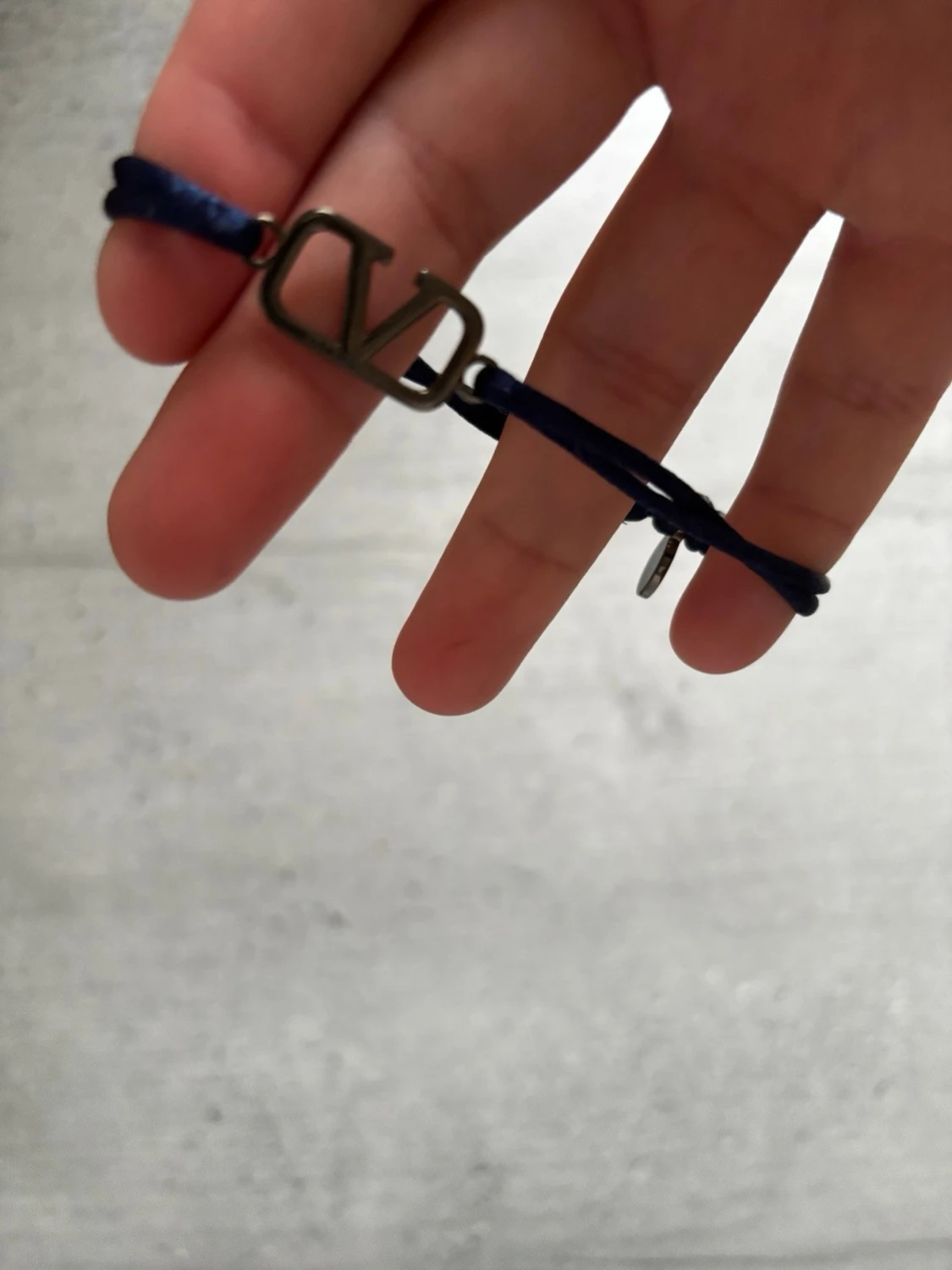 Valentino blå armband med logga - 1