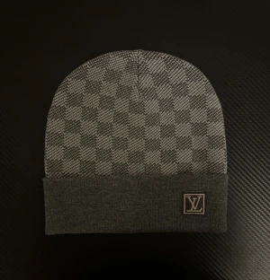 LvMössa - Mycket snygg mössa perfekt året runt. (I färgen Grå)