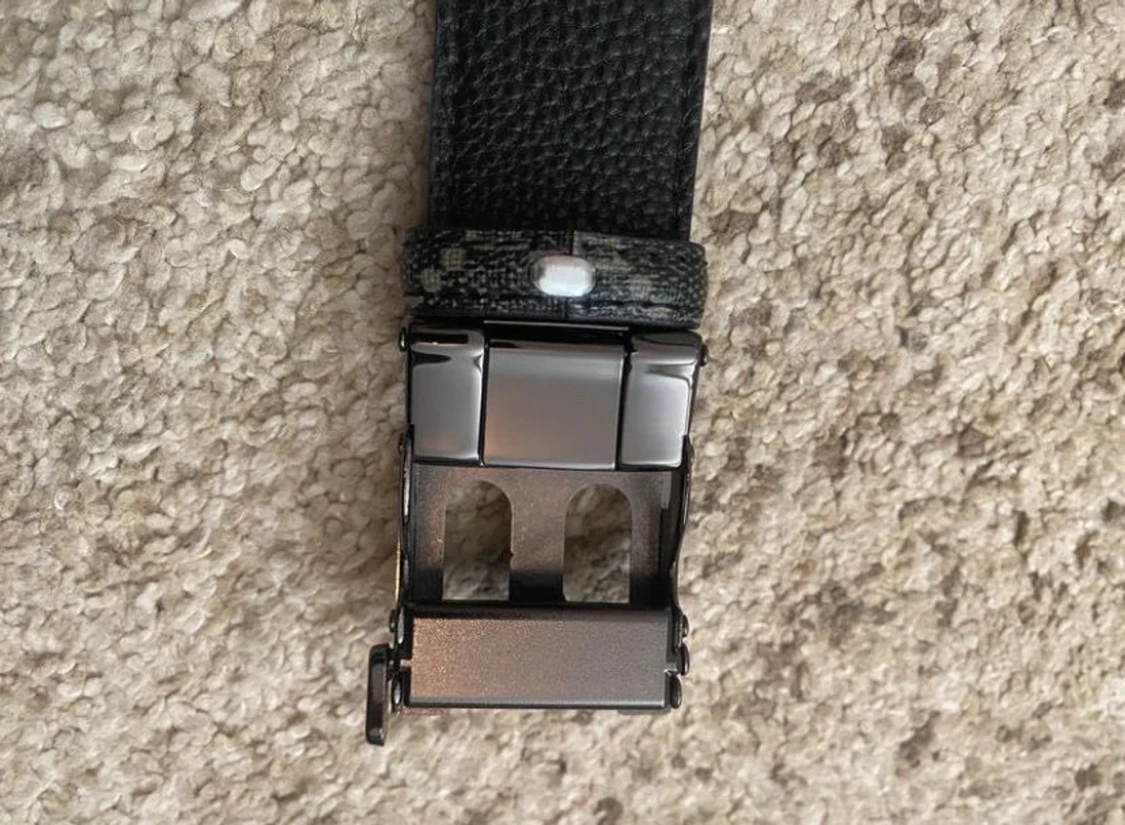 Svart bälte med mönster - 3