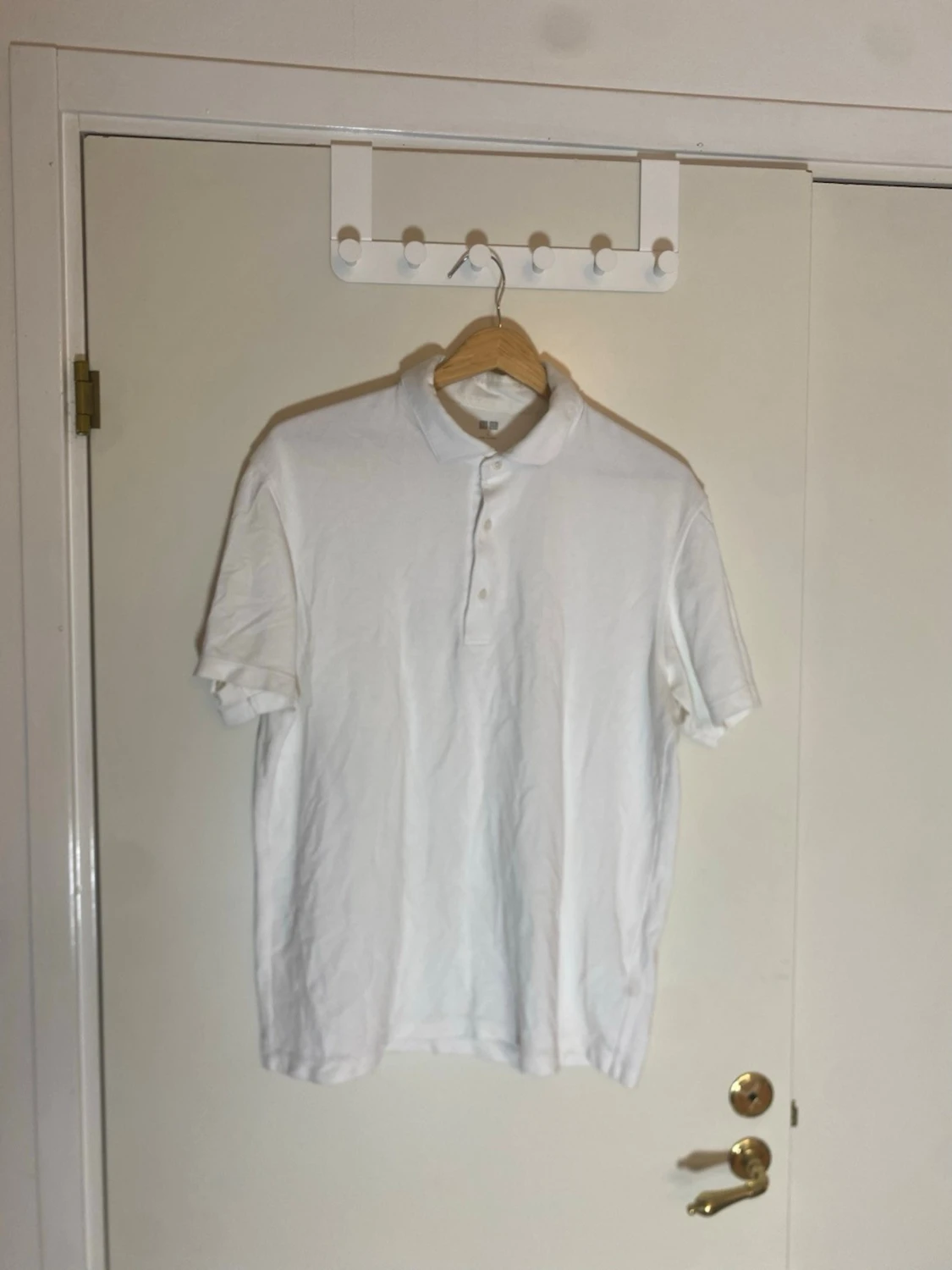 Vit pikétröja från Uniqlo