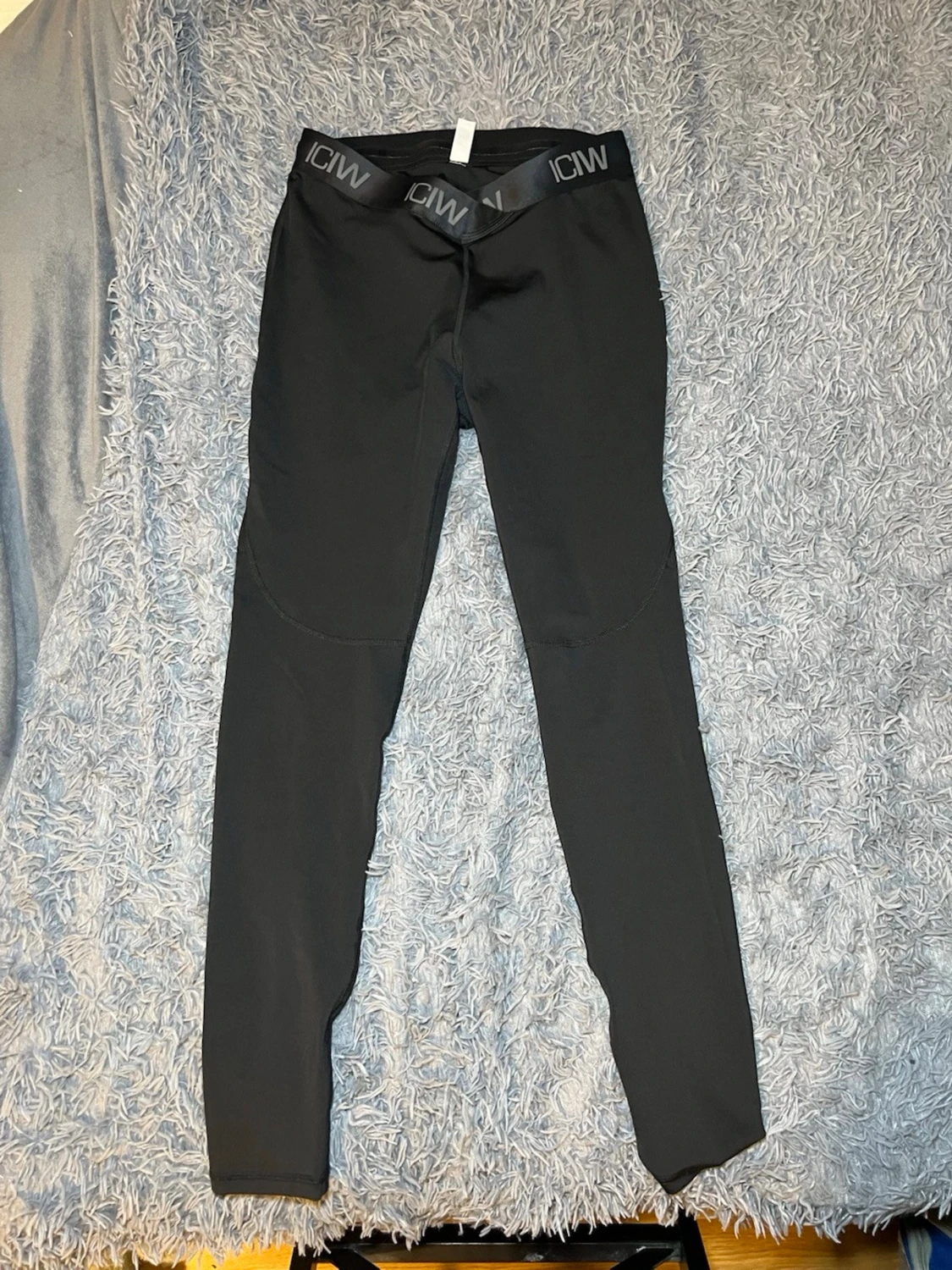 Svarta Ultimate Training V-Shape Tights från ICANIWILL