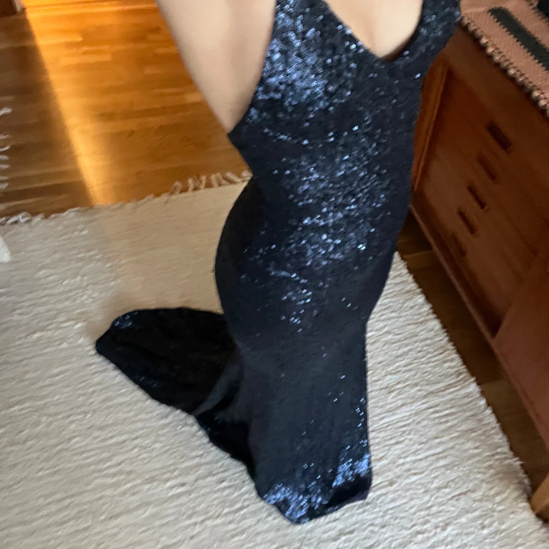 Mörkblå glittrig långklänning - 4
