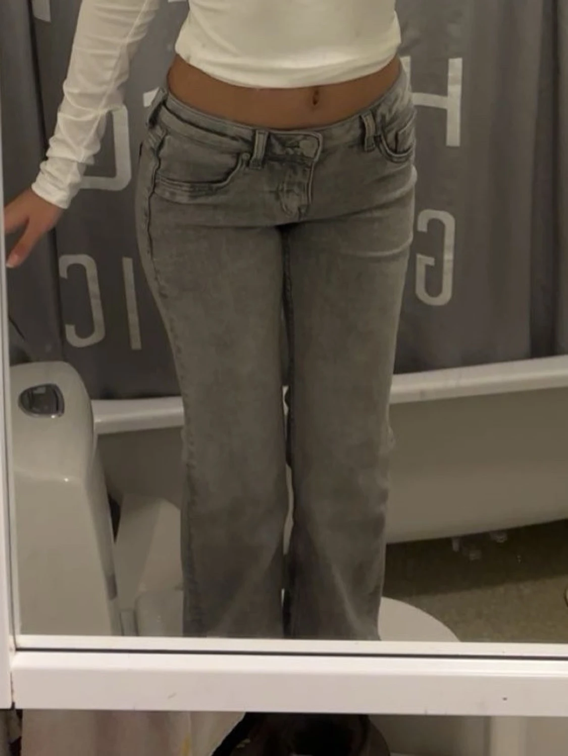 Grå lågmidjade jeans