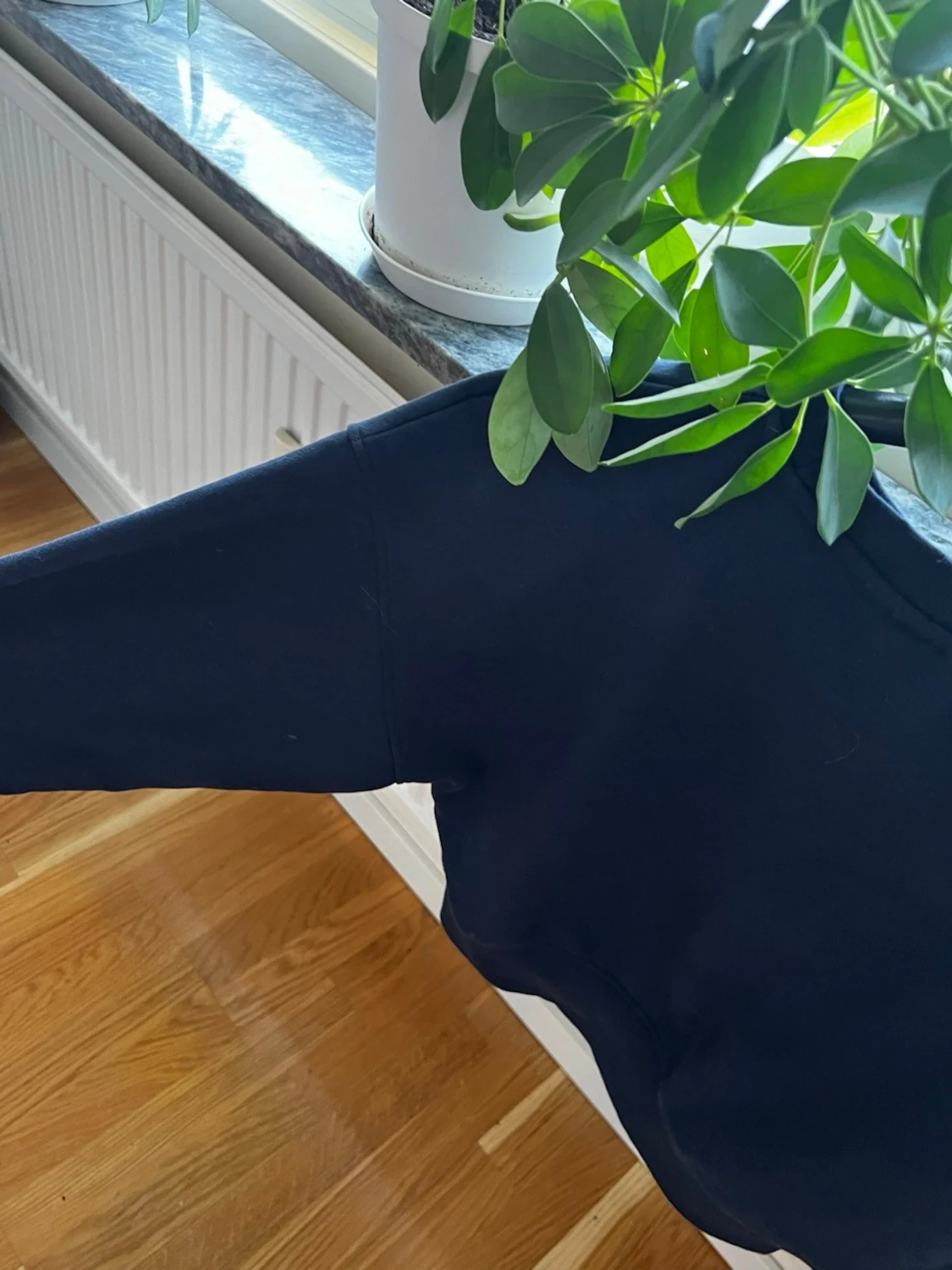 Mörkblå sweatshirt från Gina Tricot - 4