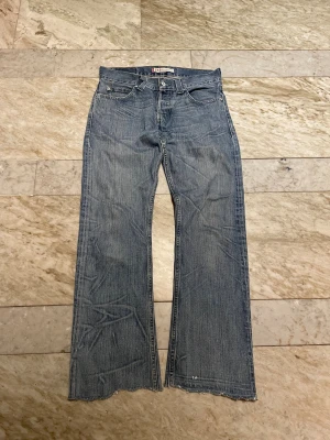 Levi’s 512 bootcut  - Säljer dessa vintage Levis 512 bootcut! St 32/34! Mått- midja 43cm, längd 105cm! Hör av dig vid ytterligare frågor! Mvh Henry 