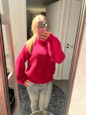 Rosa stickad tröja  - Jätteskön fin rosa stickad tröja, är storlek 158/164 men passar mig som en Xs