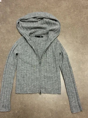 Lager 157 zip XS - jätte söt zip tröja! Med stor luva och skön att ha på sig