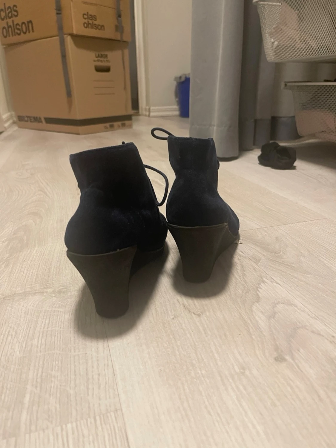 Mörkblå mocka stövletter med klack - 1