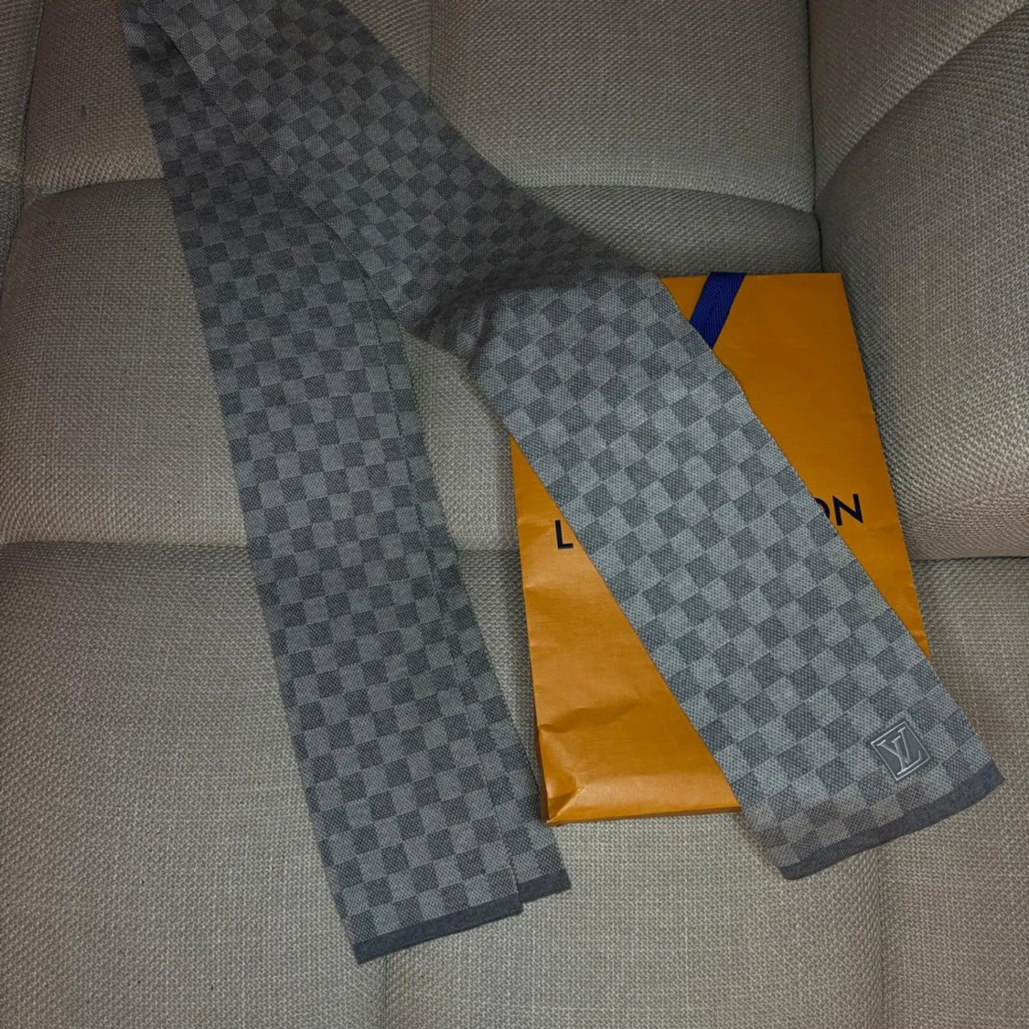 Grå Louis Vuitton halsduk - 1