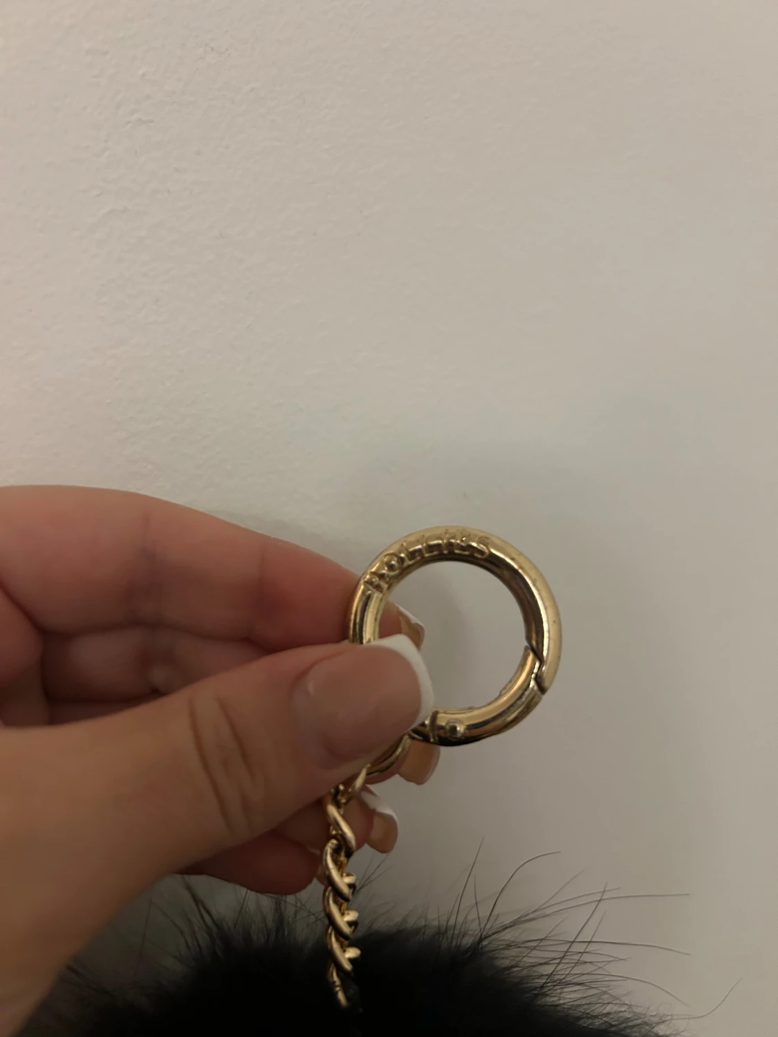 Svart pälsboll från Boliris - 1