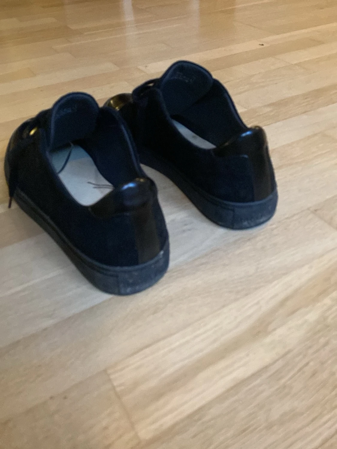 Svarta sneakers från Sneaky Steve - 2