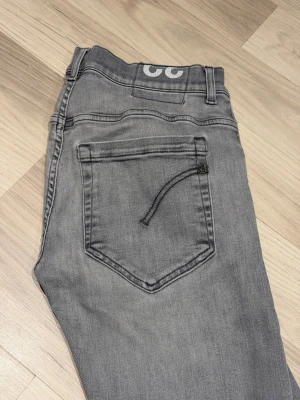 Dondup gorge byxor  - Säljer mina Dondup Gorge byxor i storlek 32. De är i bra skick. 