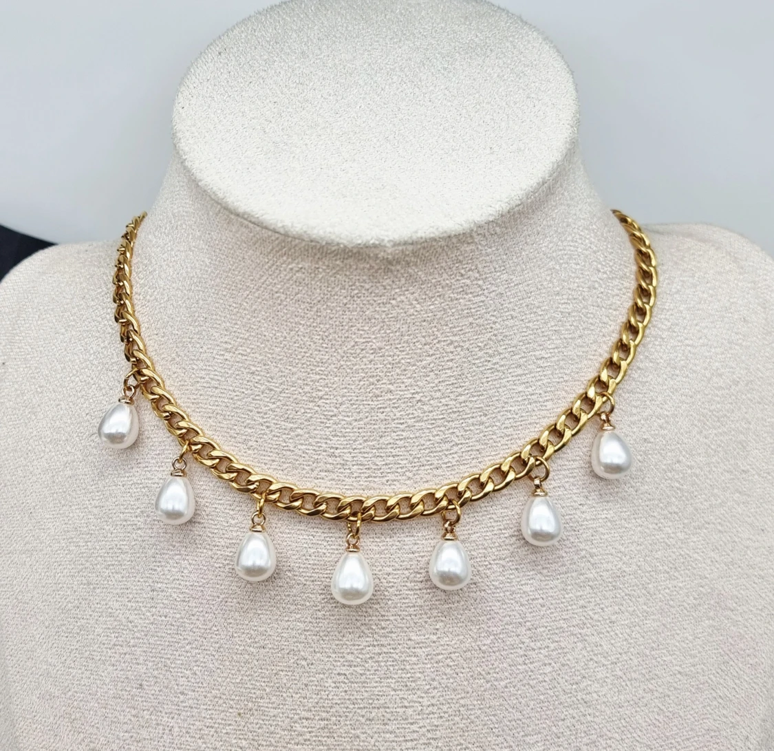 Stilfullt handgjort halsband 