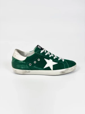 Golden Goose Superstar skor - | Säljer ett par Golden Goose superstar sneakers i riktigt bra använt skick. | Storlek: 41 | Enbart skorna ingår.