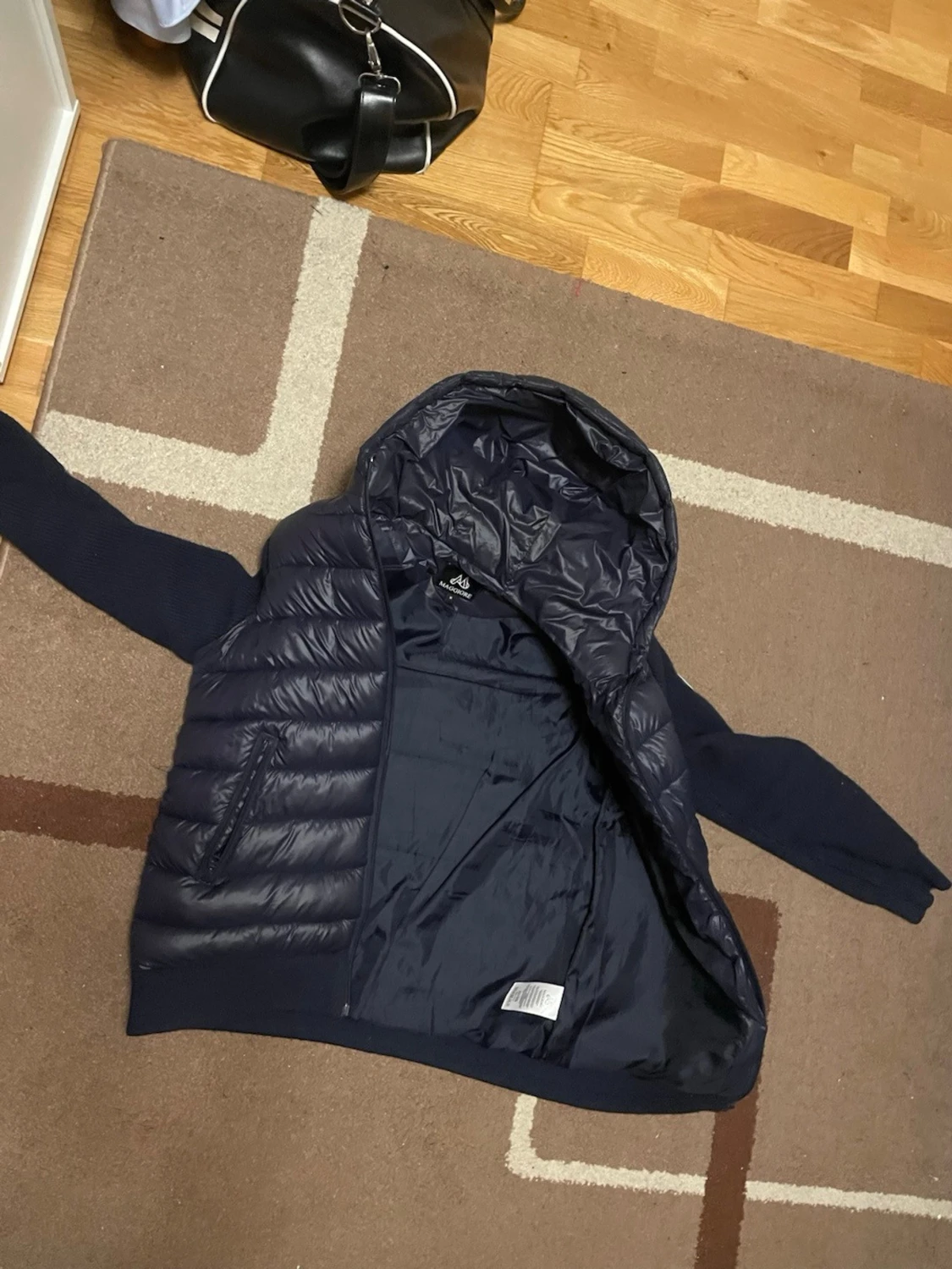 Mörkblå pufferjacka från Maggiore