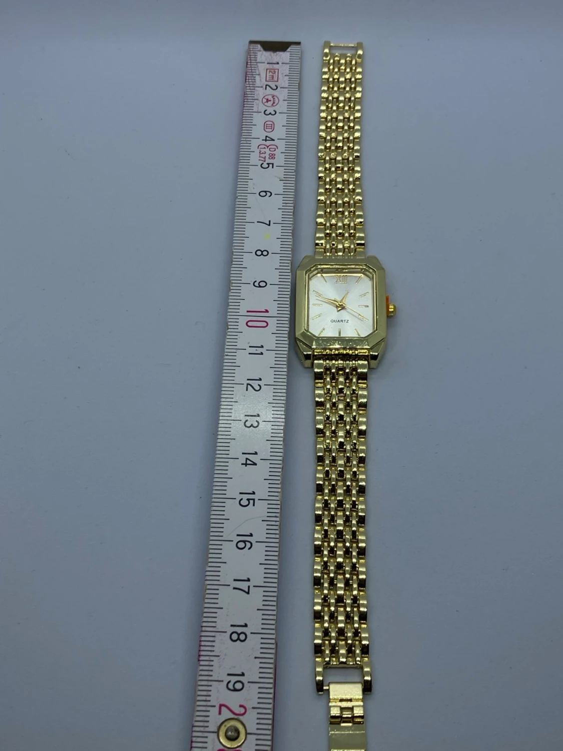 Guldfärgad damklocka med en band justerare - 1