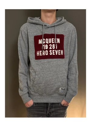 Hoodie med tryck  - Schysst hoodie från Hero Seven med tryck.