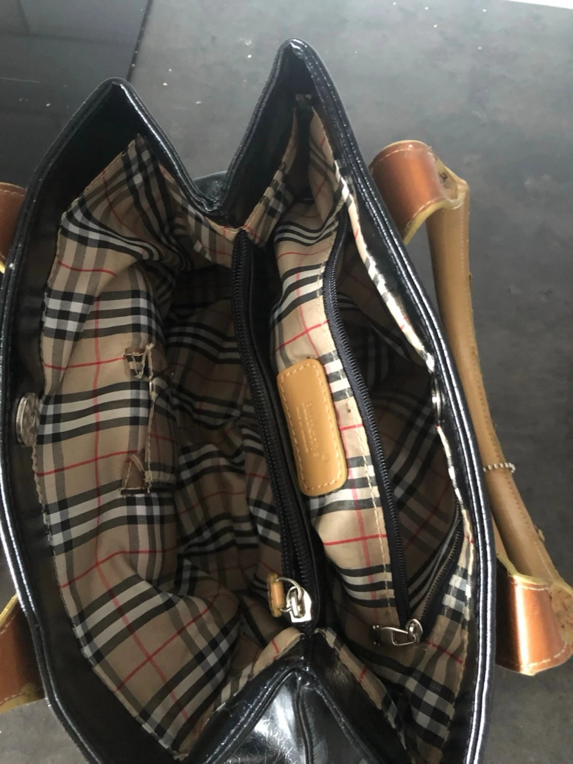 Burberry svart handväska i skinn - 1