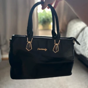 Väska - Snygg väska i mycket bra skick💗