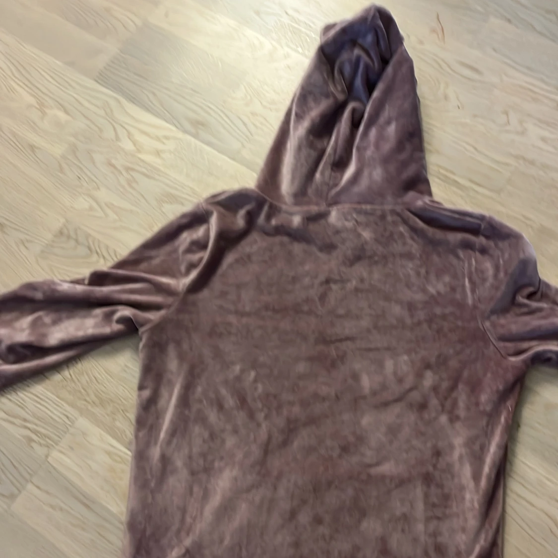 Ljuslila sammetshoodie från FB Sister - 1