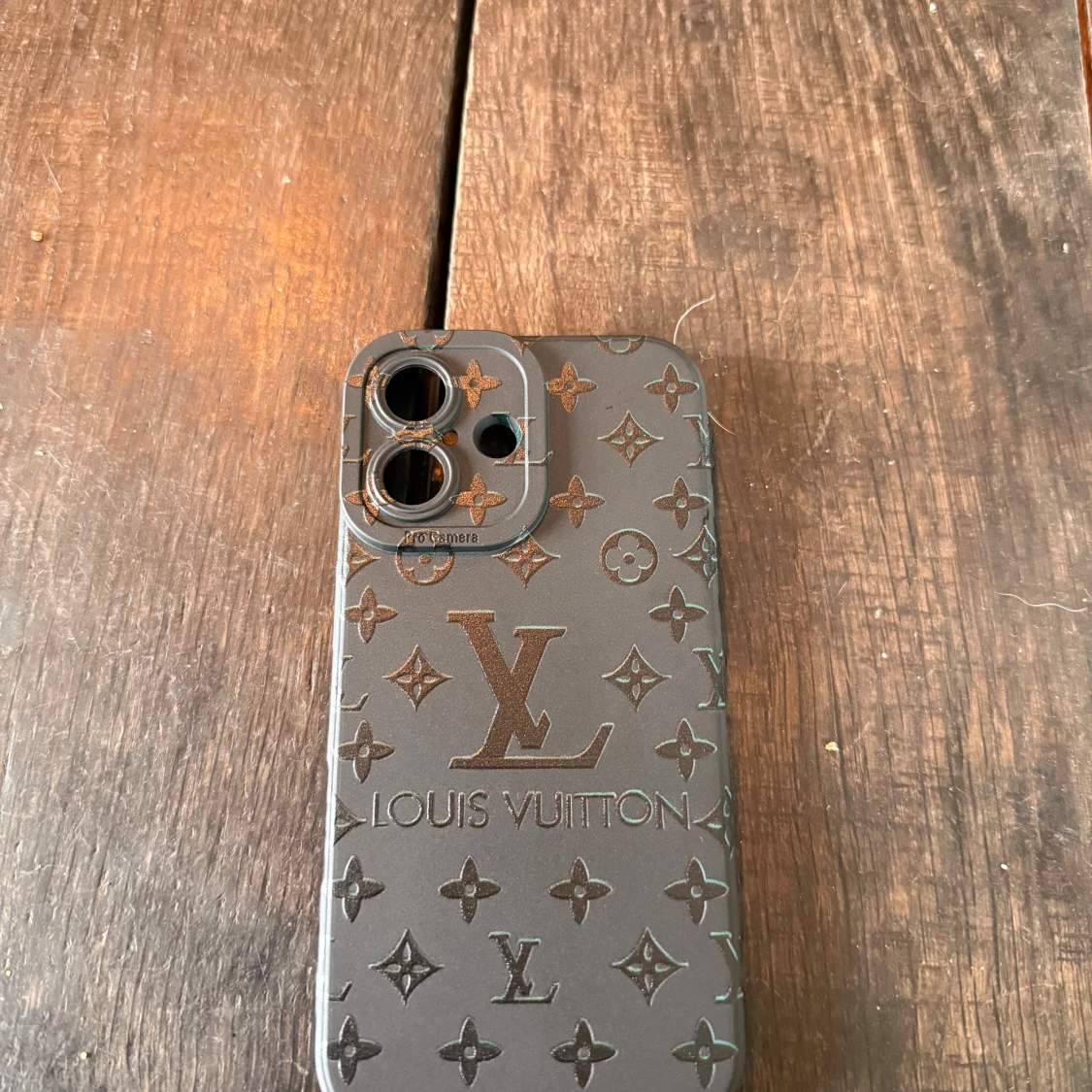 Louis Vuitton iPhone 16 skal
