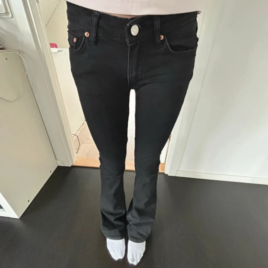 Svarta bootcut jeans