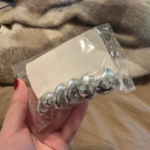 Chunky örhängen  - Säljer chunky örhängen i olika storlekar! Helt nya!