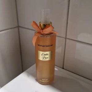 Women'secret Exotic Love Body Mist - Fräsch body mist med shimmer, perfekt för dig som vill ha en lätt och uppfriskande doft.