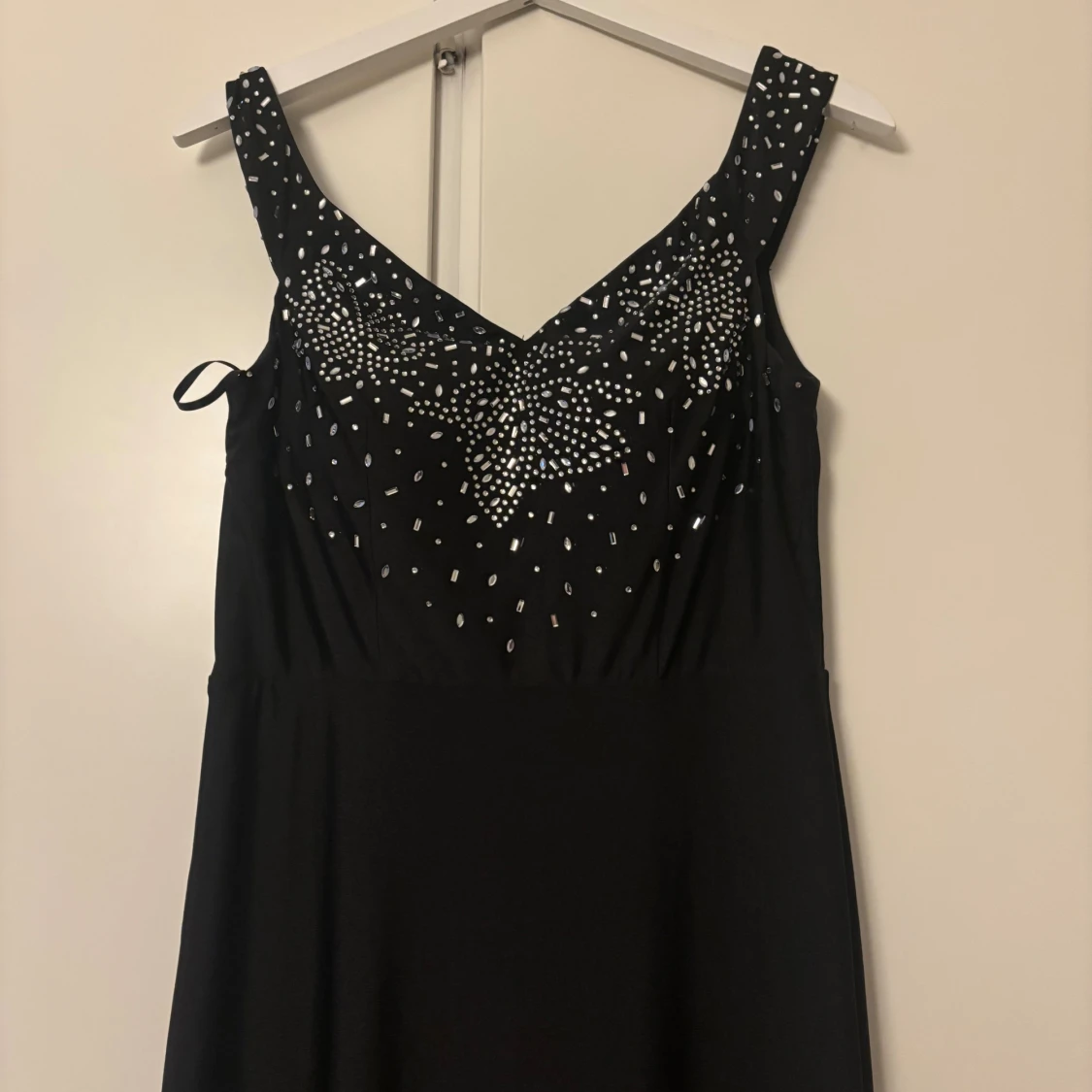 Svart långklänning med paljetter - 2