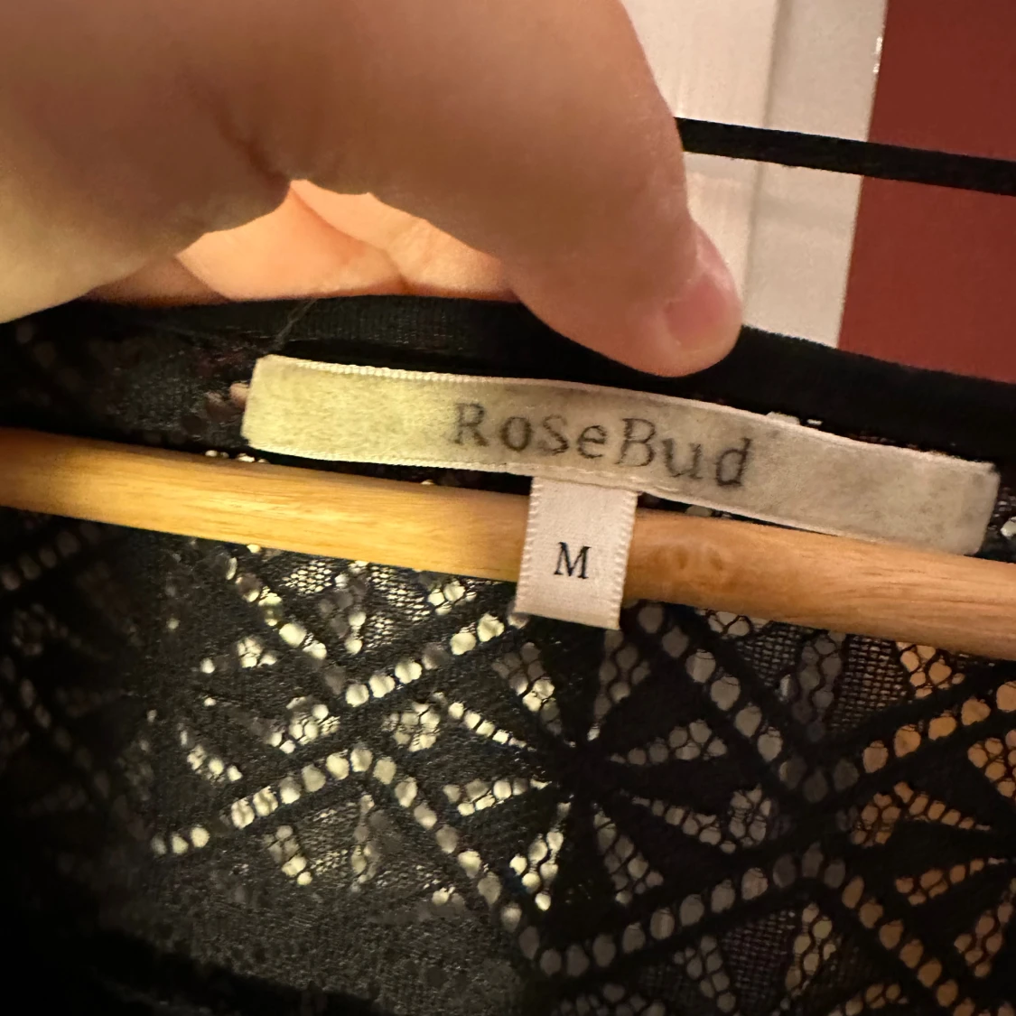 Svart blus med spetsdetaljer strl: M - 4