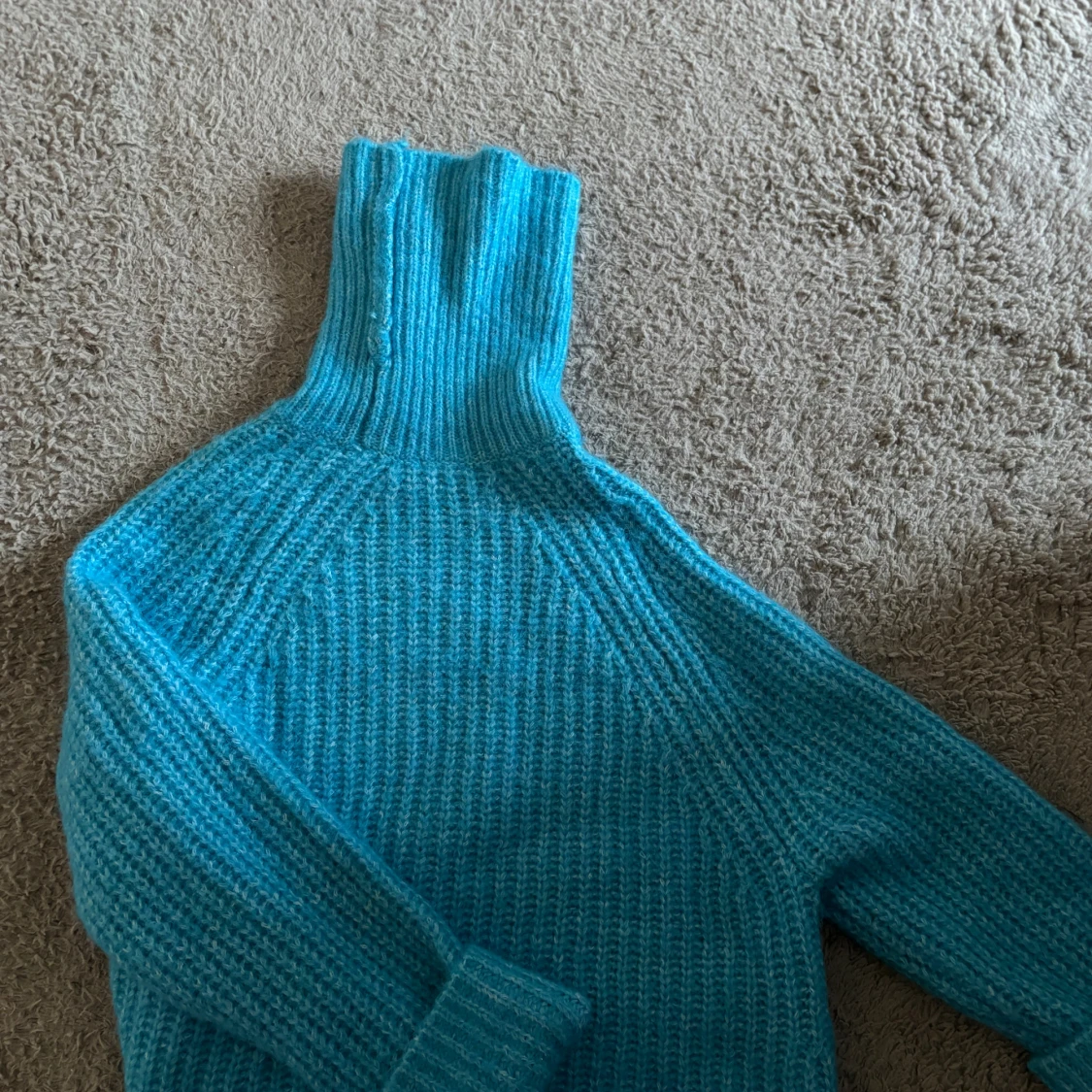 Turkos stickad polotröja från Zara - 1