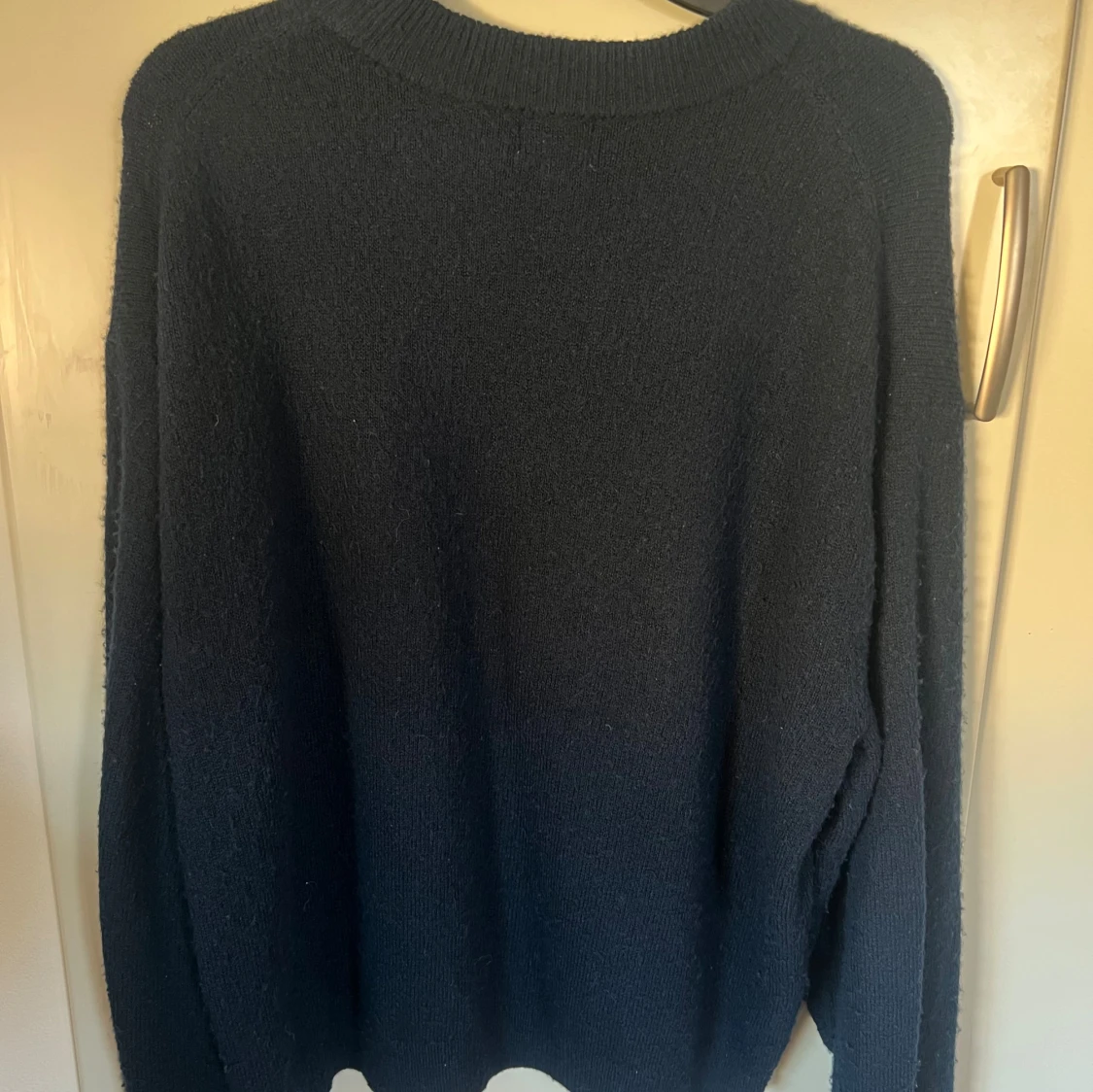 Mörkblå stickad tröja från H&M - 1