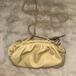 Beige axelväska från Even&Odd - Aldrig avänd, pris lapp kvar