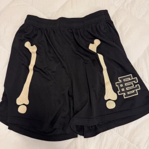 Svarta meshshorts Eric Emanuel L - If you’re interested in 2 or 3 shorts can fix better price Ofc 