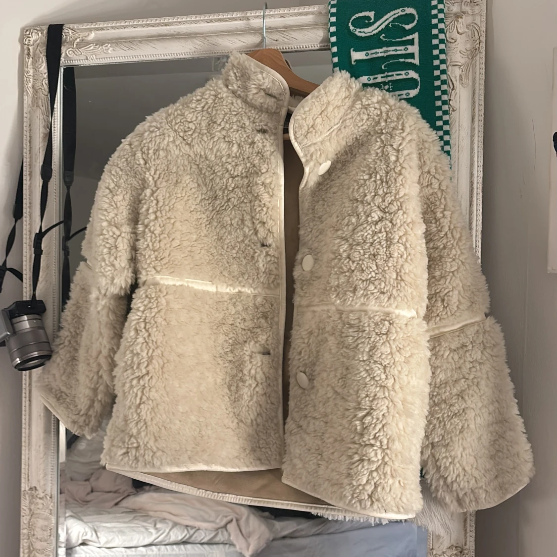 Beige teddyjacka från H&M