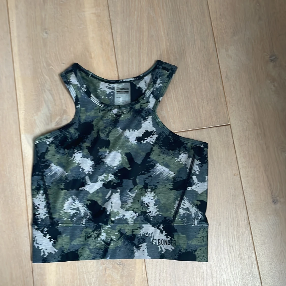 Camo träningstopp från Stronger XS - 1