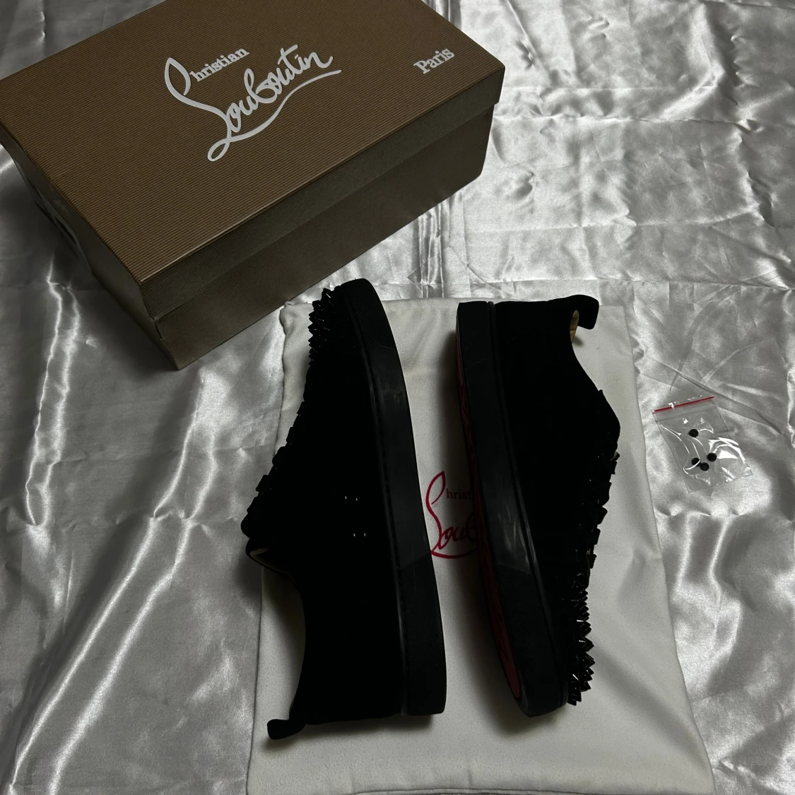 Christian Louboutin svarta sneakers med nitar - 2