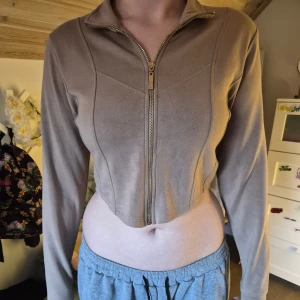 Zipup tröja - Passar till vardags och som träningskläder, stretchig