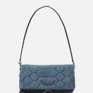 Blå väska från Zadig & Voltaire - Supper fin blå quiltad axelväska från märket Zadig & Voltaire med kedjerem. Väskan har dragkedja, magnetknappar och en ficka på baksidan. Rymmer mycket men inte för stor. 