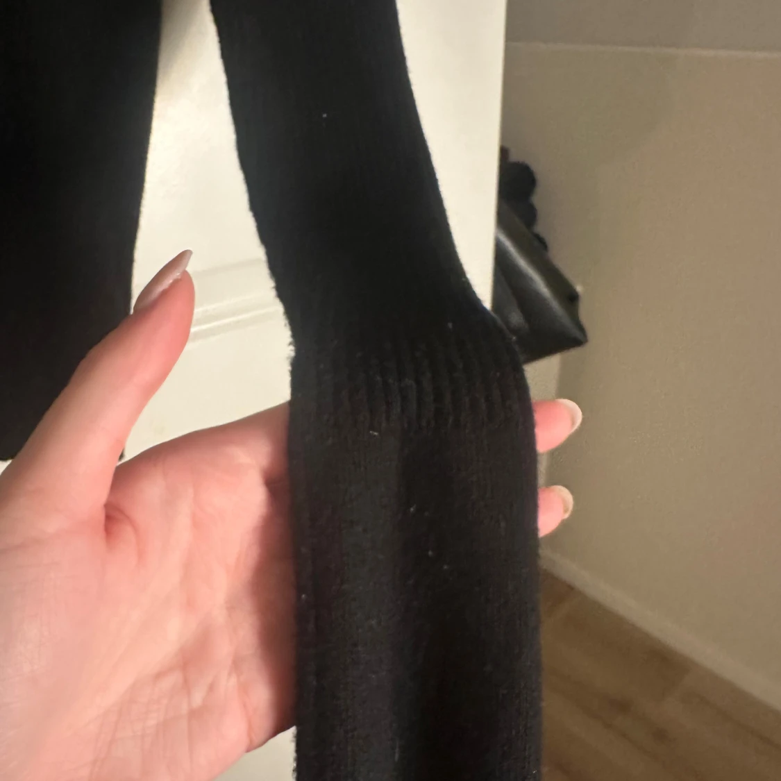 Svart ribbad polotröja från Indiska - 1