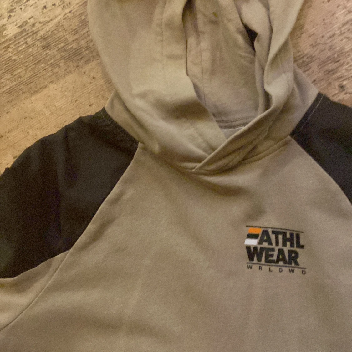 Beige hoodie ATHL WEAR från H&M - 3