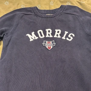 Morris Tröja - Säljer denna grovstickade morriströja i storlek xs men passar S bättre. Tröjan är andvänd ett fåtal gånger. Hör av vid minsta fundering.