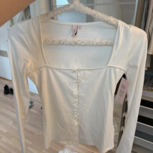 Långärmad tröja  - Helt ny tröja från Nelly 🤍
