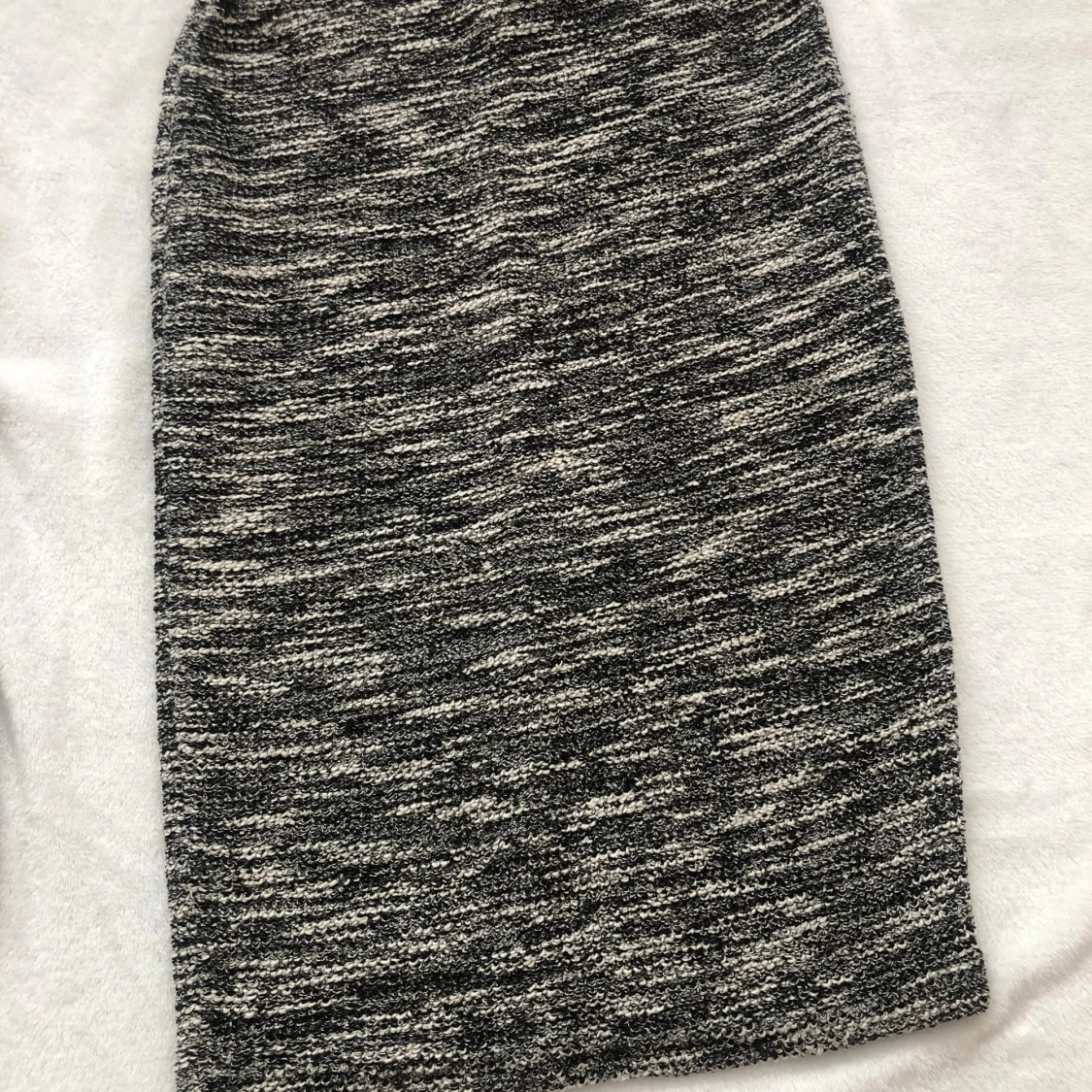 Gråmelerad stickad långkjol