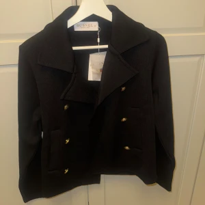 Helt ny Busnel Indra Jacket - Säljer denna superfina jacka, nypris 6095kr.  Helt ny, aldrig använd. 😍 Storlek 38