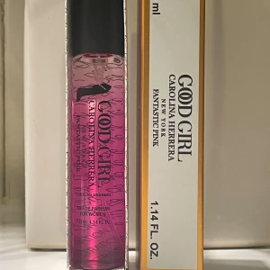 Carolina Herrera Good Girl parfym - Jag säljer en Good Girl Fantastic Pink parfym från Carolina Herrera. Helt ny och oanvänd. Volym på 33ml. Parfymen är original.