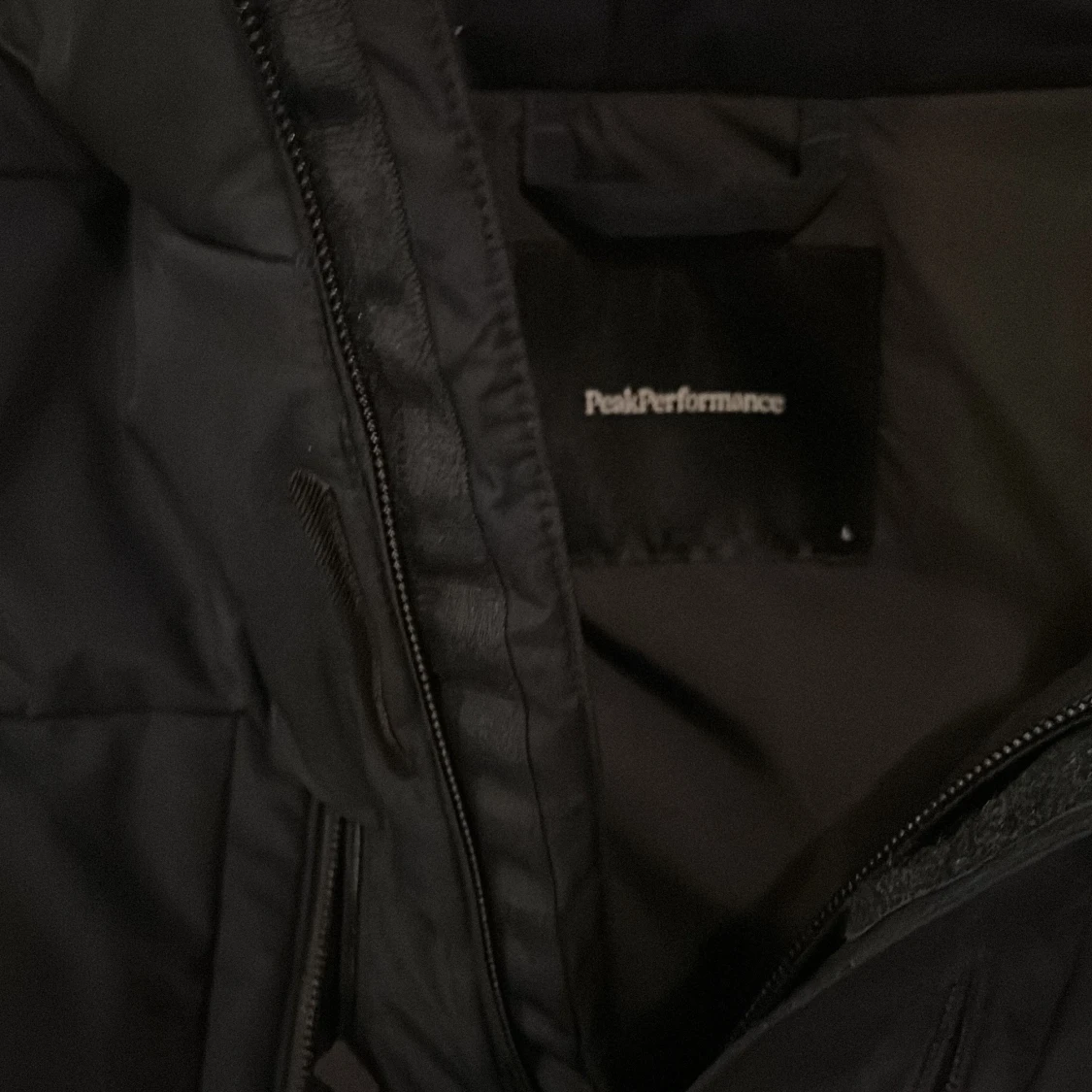 Svart skidjacka Peak Performance - 1