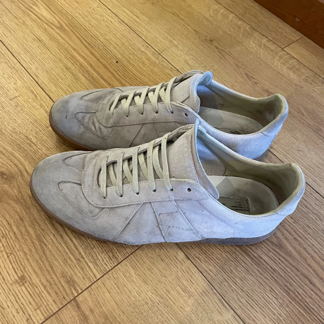 Beige sneakers från Maison Margiela - 1