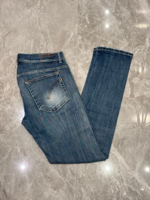 Dondup Ritchie Jeans Distressed - Dondup Ritchie Jeans Distressed | Modell: Ritchie | Distressed | Skick: Mycket fint | Nypris: 2999 kr | Storlek: W34 | Hör av dig vid minsta fundering 📦